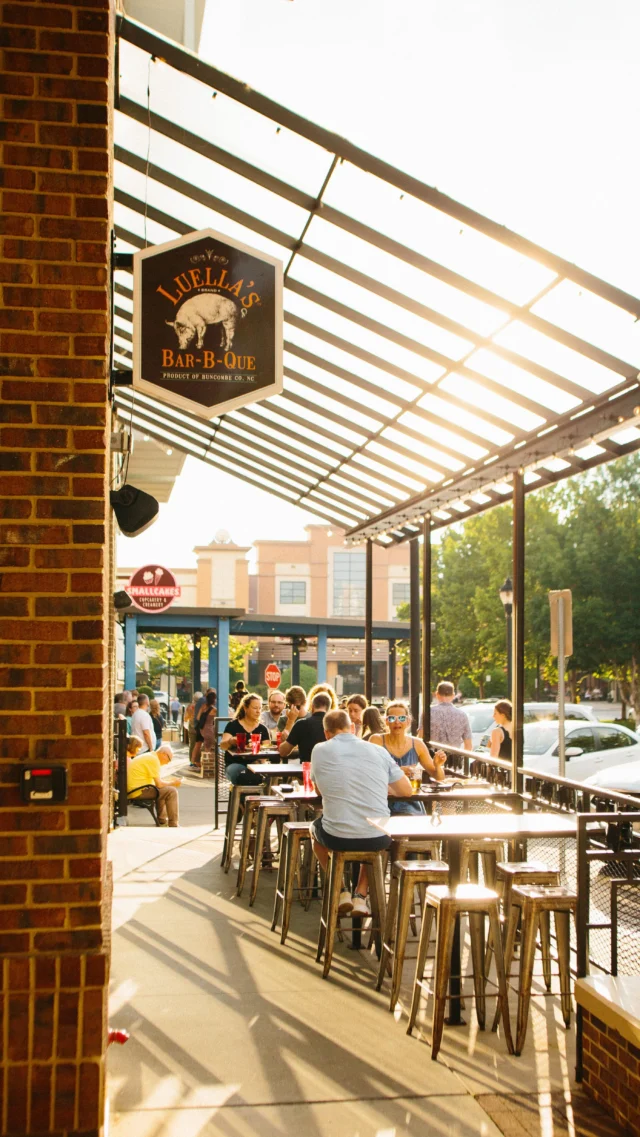 Midweek plans? Solved. Wings + patio vibes @luellasbbq!

Grab your crew and head to Biltmore Park Town Square for $1.50 wings every Wednesday, no better way to do hump day.